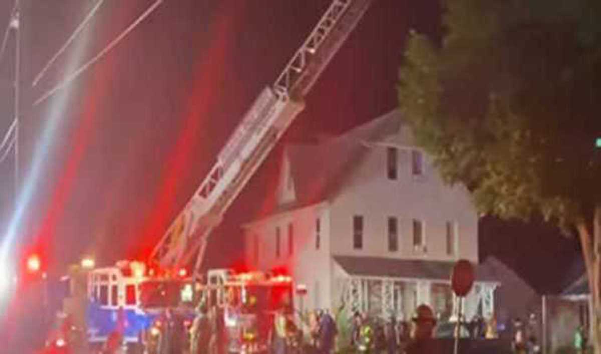 अमेरिका के पेनसिल्वेनिया में घर में आग लगने से 10 लोगों की मौत